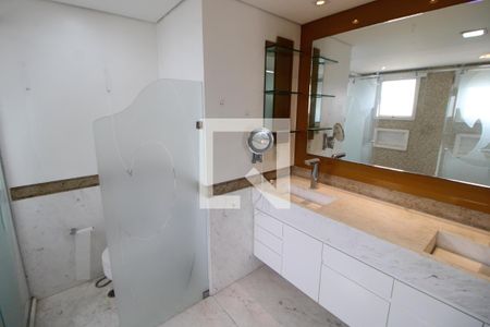Apartamento à venda com 320m², 4 quartos e 6 vagasSuíte 2 - Banheiro