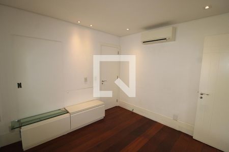 Apartamento à venda com 320m², 4 quartos e 6 vagasSala 3