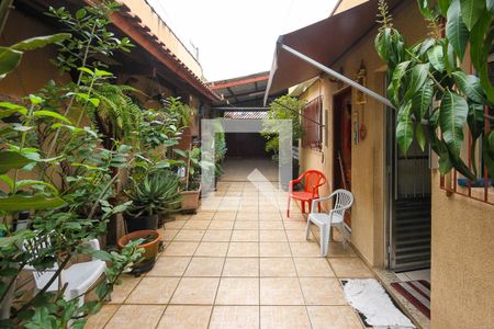 Casa à venda com 200m², 2 quartos e 3 vagas Casa à venda com 200m², 2 quartos e 3 vagasQuintal