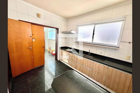 Apartamento à venda com 150m², 4 quartos e 4 vagasCozinha