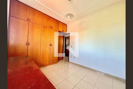 Apartamento à venda com 150m², 4 quartos e 4 vagasQuarto 2