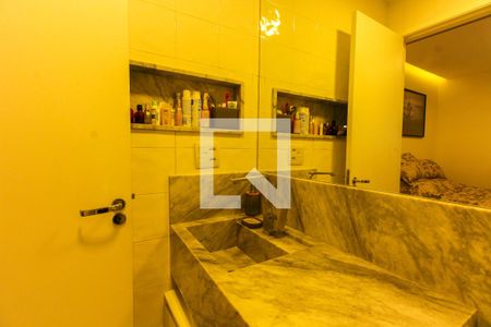 Apartamento à venda com 79m², 2 quartos e 1 vagaBanheiro Quarto 1