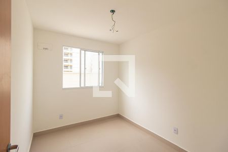 Quarto 2 de apartamento para alugar com 2 quartos, 44m² em Inhoaíba, Rio de Janeiro