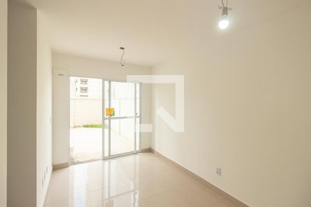 Sala de apartamento para alugar com 2 quartos, 44m² em Inhoaíba, Rio de Janeiro