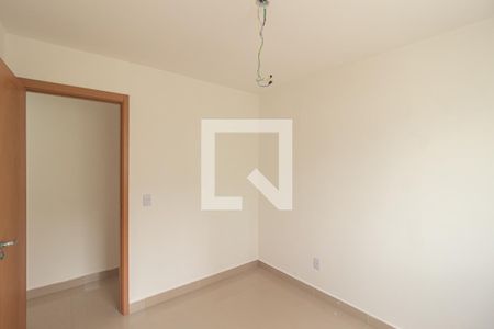 Quarto 1 de apartamento para alugar com 2 quartos, 44m² em Inhoaíba, Rio de Janeiro