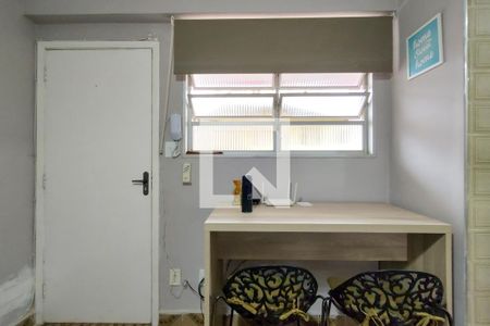 Sala de apartamento para alugar com 2 quartos, 42m² em Mirim, Praia Grande