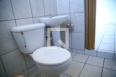 Casa à venda com 120m², 3 quartos e 3 vagasBanheiro da suíte (casa 2)