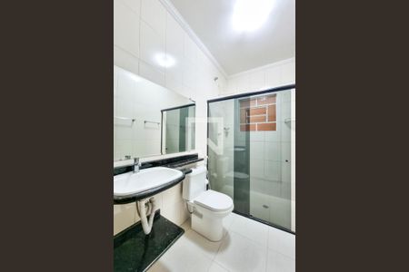 Casa para alugar com 150m², 3 quartos e 2 vagas Casa para alugar com 150m², 3 quartos e 2 vagasBanheiro da Suíte