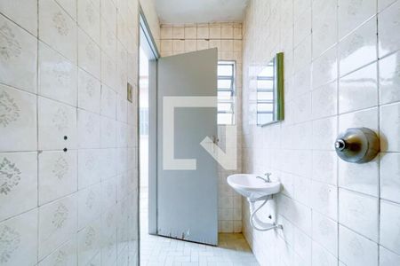 Casa à venda com 185m², 3 quartos e 2 vagas Casa à venda com 185m², 3 quartos e 2 vagasBanheiro de Serviço