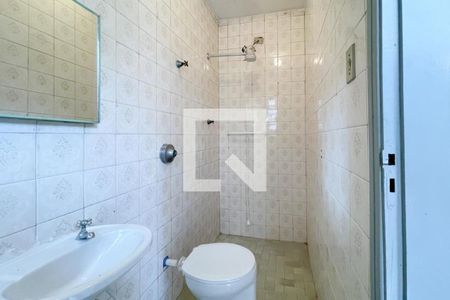 Casa à venda com 185m², 3 quartos e 2 vagas Casa à venda com 185m², 3 quartos e 2 vagasBanheiro de Serviço