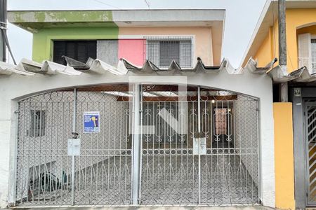 Casa à venda com 185m², 3 quartos e 2 vagas Casa à venda com 185m², 3 quartos e 2 vagasFachada