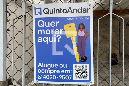 Casa à venda com 185m², 3 quartos e 2 vagas Casa à venda com 185m², 3 quartos e 2 vagasFachada