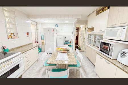 Casa à venda com 186m², 3 quartos e 3 vagas Casa à venda com 186m², 3 quartos e 3 vagasCozinha