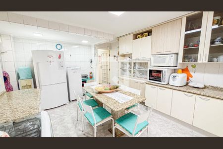 Casa à venda com 186m², 3 quartos e 3 vagas Casa à venda com 186m², 3 quartos e 3 vagasCozinha