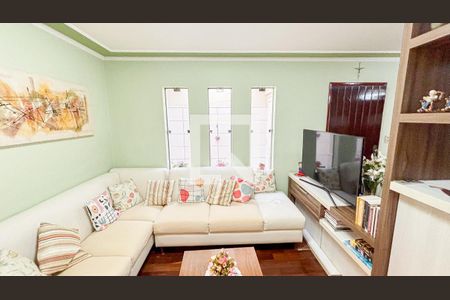 Casa à venda com 186m², 3 quartos e 3 vagas Casa à venda com 186m², 3 quartos e 3 vagasSala