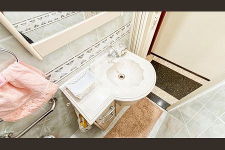 Casa à venda com 186m², 3 quartos e 3 vagas Casa à venda com 186m², 3 quartos e 3 vagasLavabo