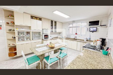 Casa à venda com 186m², 3 quartos e 3 vagas Casa à venda com 186m², 3 quartos e 3 vagasCozinha