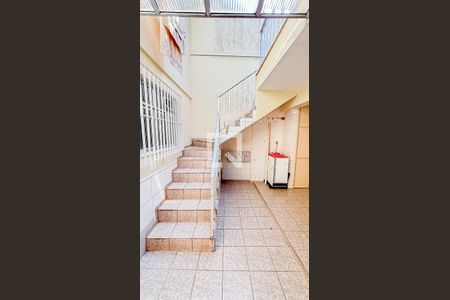 Casa à venda com 186m², 3 quartos e 3 vagas Casa à venda com 186m², 3 quartos e 3 vagasEscada