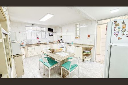 Casa à venda com 186m², 3 quartos e 3 vagas Casa à venda com 186m², 3 quartos e 3 vagasCozinha