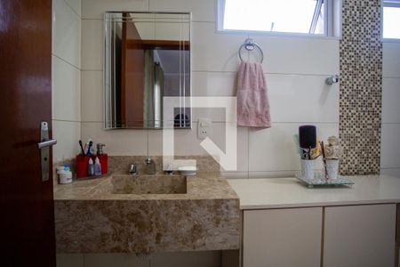 Casa à venda com 166m², 4 quartos e 4 vagas Casa à venda com 166m², 4 quartos e 4 vagasBanheiro da Suíte