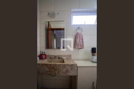 Casa à venda com 166m², 4 quartos e 4 vagas Casa à venda com 166m², 4 quartos e 4 vagasBanheiro da Suíte