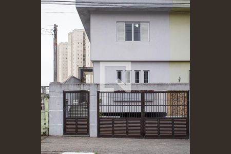 Casa à venda com 166m², 4 quartos e 4 vagas Casa à venda com 166m², 4 quartos e 4 vagasFachada