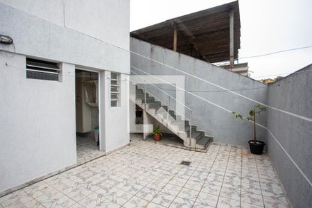 Casa à venda com 166m², 4 quartos e 4 vagas Casa à venda com 166m², 4 quartos e 4 vagasQuintal