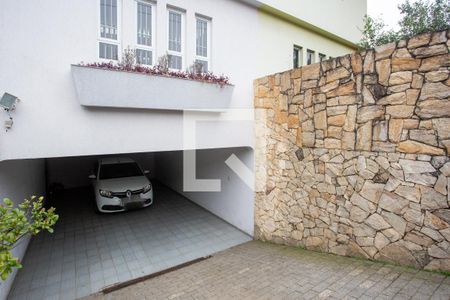 Casa à venda com 166m², 4 quartos e 4 vagas Casa à venda com 166m², 4 quartos e 4 vagasGaragem