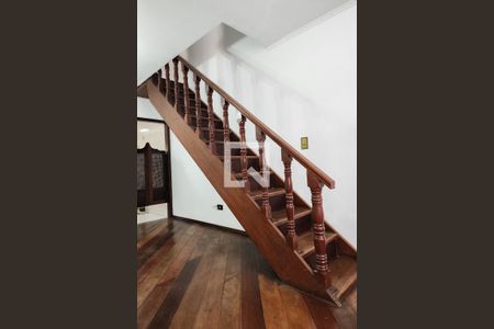 Casa à venda com 152m², 3 quartos e 2 vagasEscada