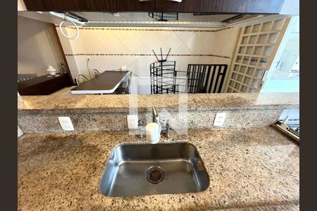 Casa à venda com 600m², 6 quartos e 5 vagas Casa à venda com 600m², 6 quartos e 5 vagasCozinha