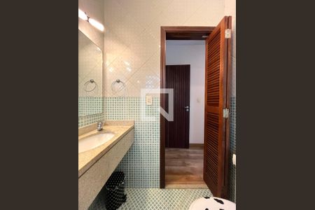 Casa à venda com 600m², 6 quartos e 5 vagas Casa à venda com 600m², 6 quartos e 5 vagasBanheiro da Suíte 1