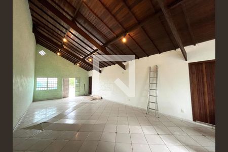 Casa à venda com 600m², 6 quartos e 5 vagas Casa à venda com 600m², 6 quartos e 5 vagasSótão