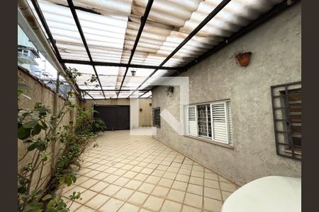 Casa à venda com 600m², 6 quartos e 5 vagas Casa à venda com 600m², 6 quartos e 5 vagasGaragem