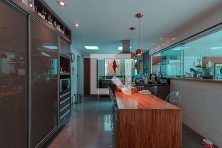 Casa à venda com 3 quartos, 470m² em Camboinhas, Niterói