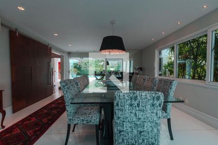 Casa à venda com 3 quartos, 470m² em Camboinhas, Niterói