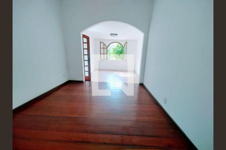 Casa à venda com 4 quartos, 210m² em Fonseca, Niterói