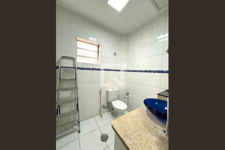 Casa para alugar com 130m², 3 quartos e 1 vaga Casa para alugar com 130m², 3 quartos e 1 vagaBanheiro Corredor