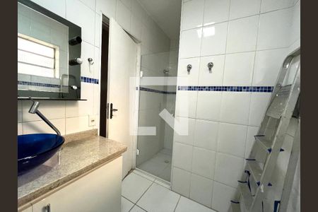 Casa para alugar com 130m², 3 quartos e 1 vaga Casa para alugar com 130m², 3 quartos e 1 vagaBanheiro Corredor