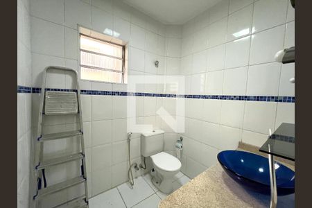 Casa para alugar com 130m², 3 quartos e 1 vaga Casa para alugar com 130m², 3 quartos e 1 vagaBanheiro Corredor