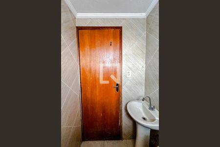 Banheiro de kitnet/studio para alugar com 1 quarto, 45m² em Vila Canero, São Paulo