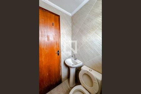 Banheiro de kitnet/studio para alugar com 1 quarto, 45m² em Vila Canero, São Paulo