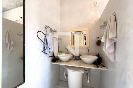 Casa à venda com 350m², 4 quartos e 2 vagasBanheiro do quarto 1