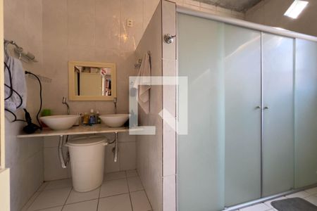 Casa à venda com 350m², 4 quartos e 2 vagasBanheiro do quarto 1