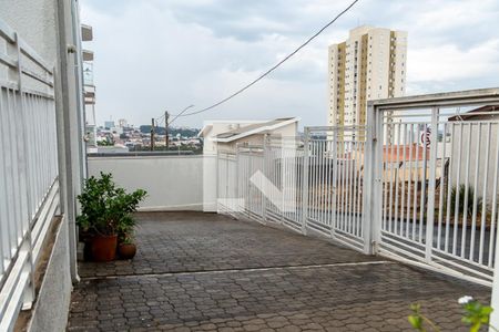 Apartamento para alugar com 66m², 2 quartos e 2 vagasÁrea Comum-Estacionamento e portões de entrada dos veículos