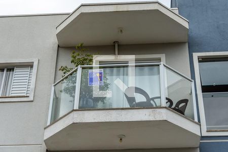 Apartamento para alugar com 66m², 2 quartos e 2 vagasDetalhe fachada-Sacada com placa do Quinto Andar