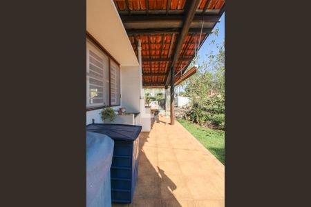 Casa à venda com 453m², 4 quartos e 8 vagas Casa à venda com 453m², 4 quartos e 8 vagasÁrea de Serviço