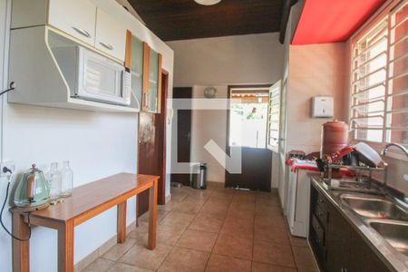 Casa à venda com 453m², 4 quartos e 8 vagas Casa à venda com 453m², 4 quartos e 8 vagasCozinha