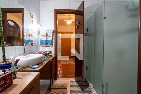 Banheiro da Suite Canadense de casa à venda com 6 quartos, 360m² em Itaipu, Niterói