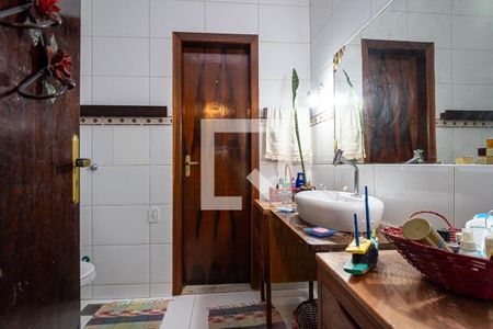 Banheiro da Suite Canadense de casa à venda com 6 quartos, 360m² em Itaipu, Niterói