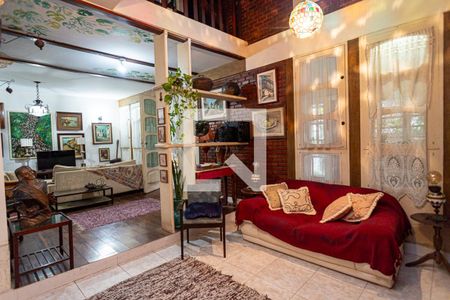 Sala de casa à venda com 6 quartos, 360m² em Itaipu, Niterói